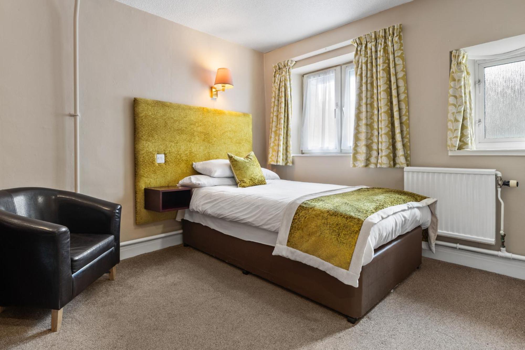 Mariners Hotel Haverfordwest Bagian luar foto