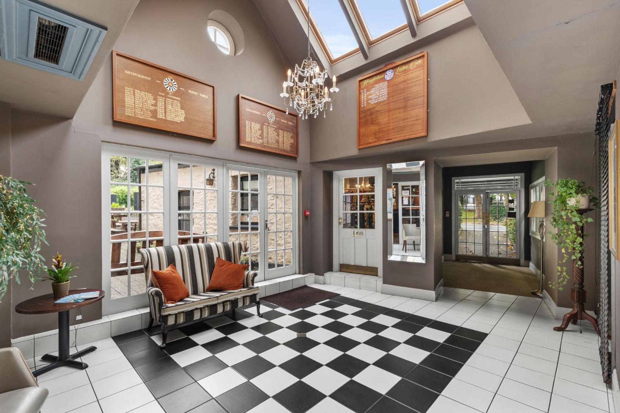 Mariners Hotel Haverfordwest Bagian luar foto